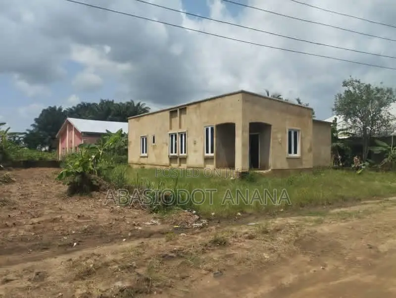 2bdrm Bungalow in Oron Road By Gifto, Uyo for sale