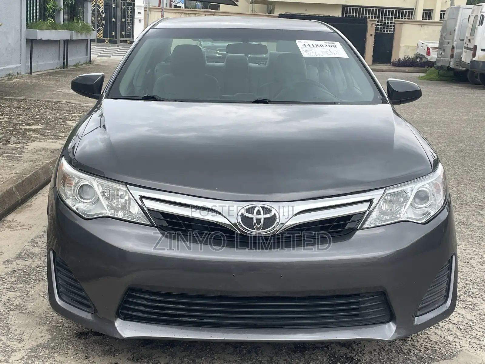 Toyota Camry LE 4dr Sedan (2.5L 4cyl 6A) 2012 Gray
