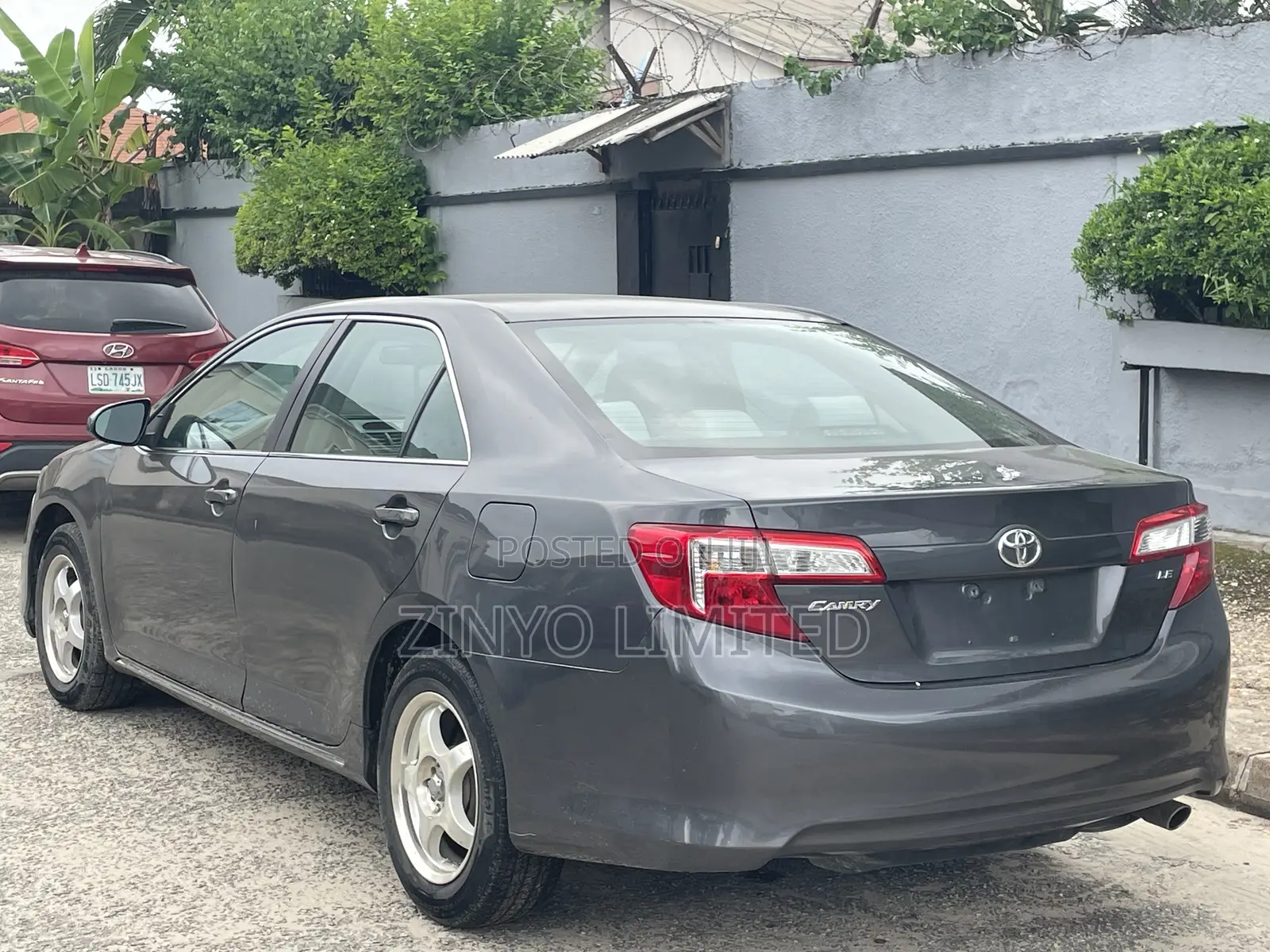 Toyota Camry LE 4dr Sedan (2.5L 4cyl 6A) 2012 Gray