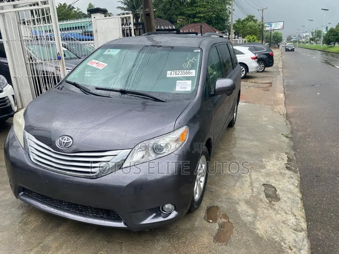 Toyota Sienna LE 8-Passenger 4dr Minivan (3.5L 6cyl 6A) 2014 Gray