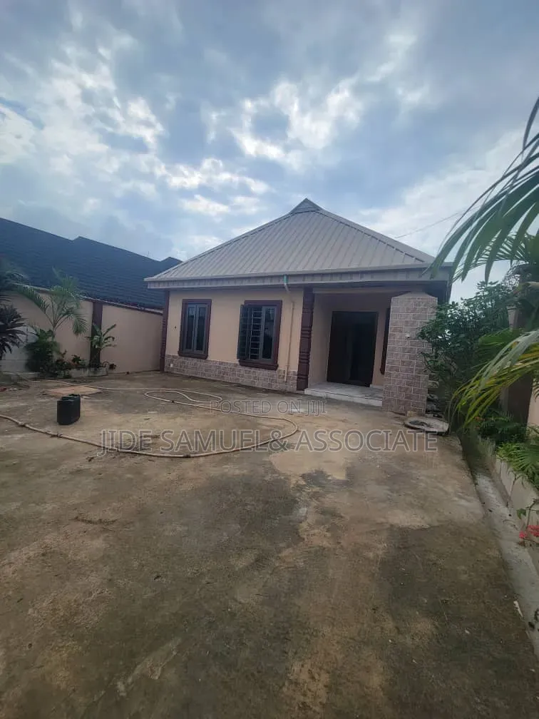 3bdrm Bungalow in Ayobo for rent