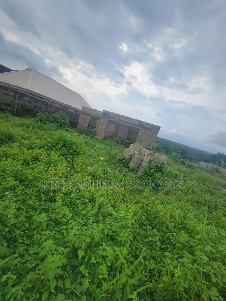 3bdrm Bungalow in Ayobo for sale