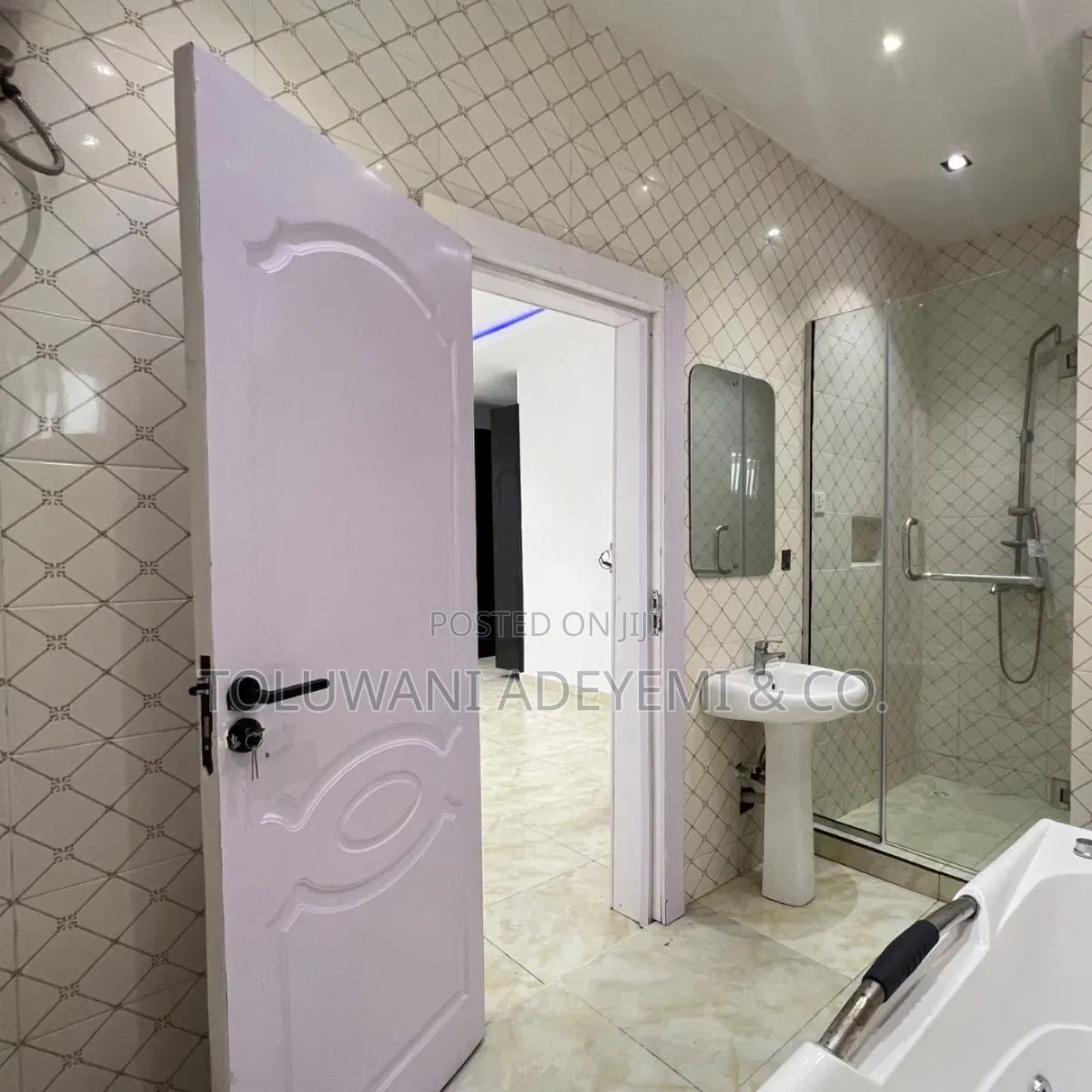 4bdrm Townhouse/Terrace in Ajah,Lekki, Ajiwe for sale