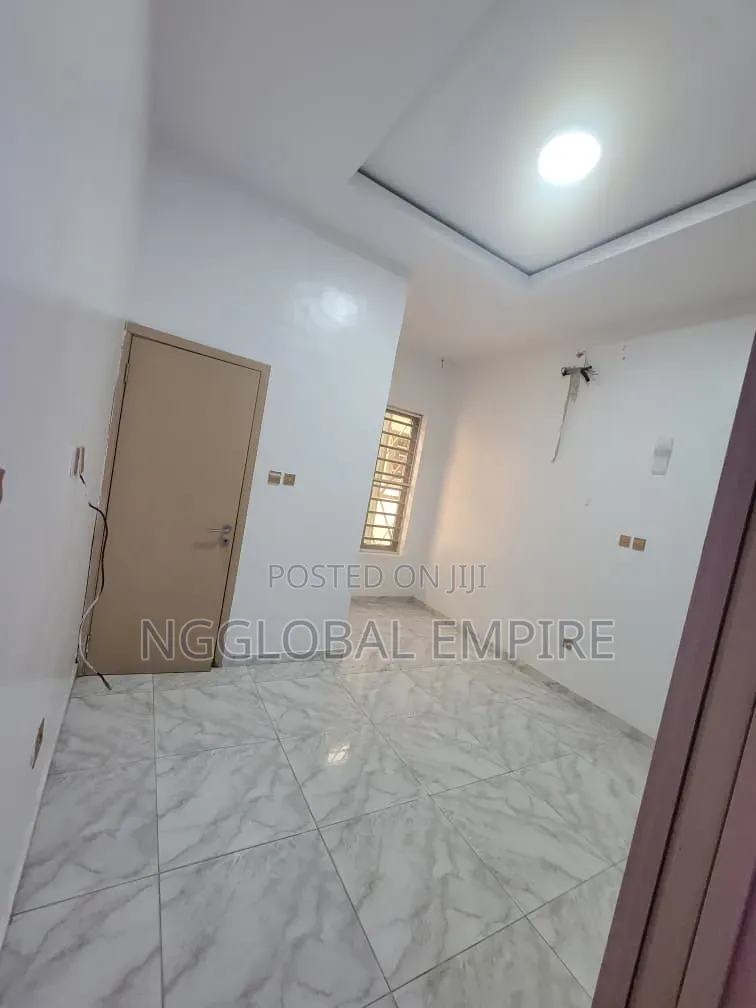 4bdrm Duplex in Chevyviwe Estate, Chevron for rent