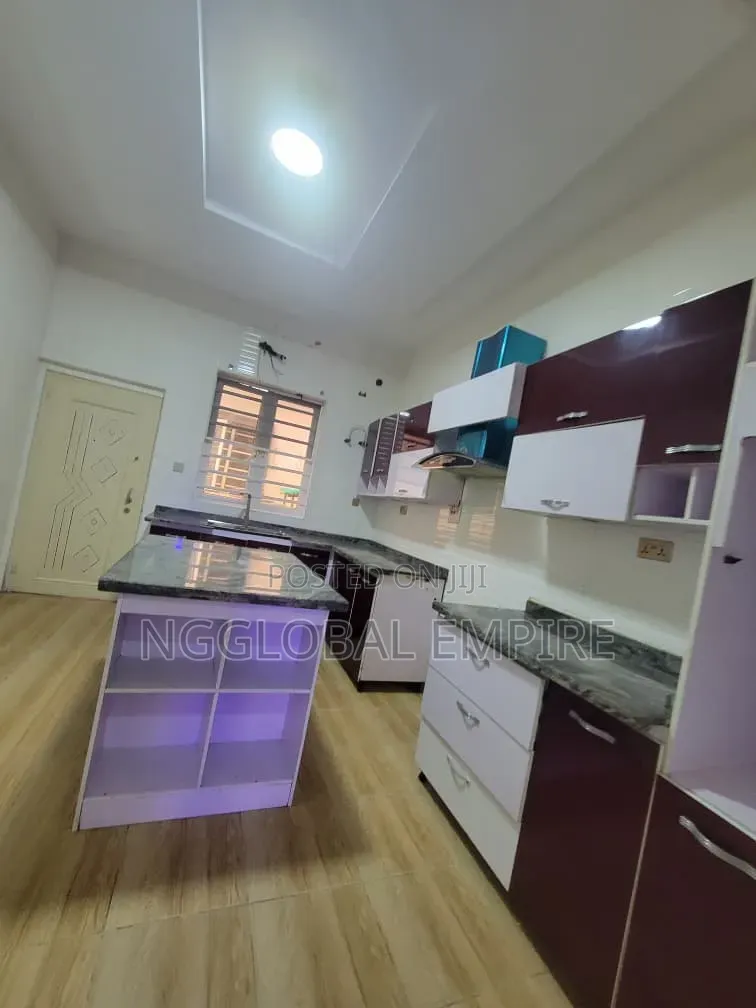 4bdrm Duplex in Chevyviwe Estate, Chevron for rent