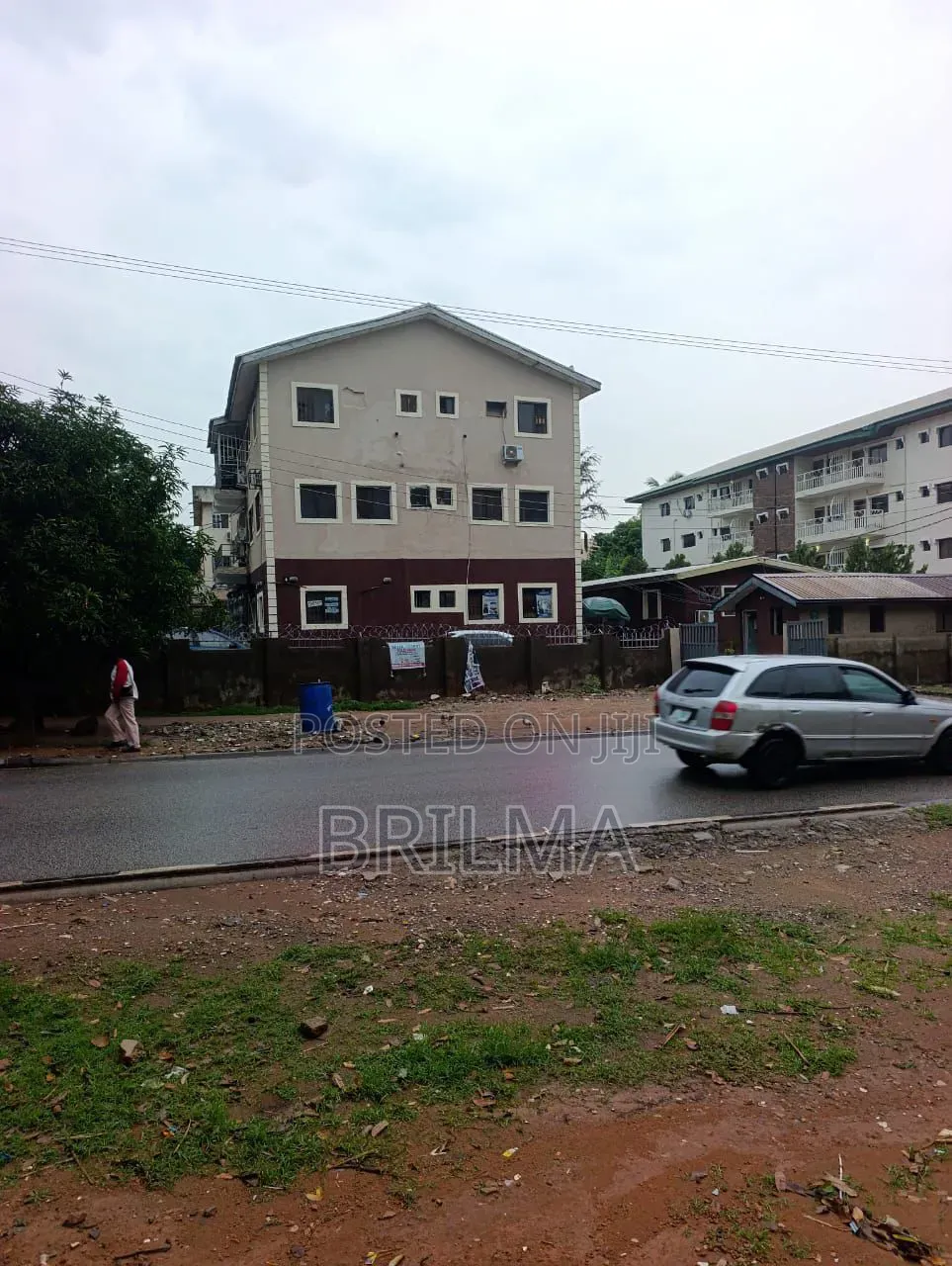 11bdrm Block of Flats in Zone 6 / Wuse for sale