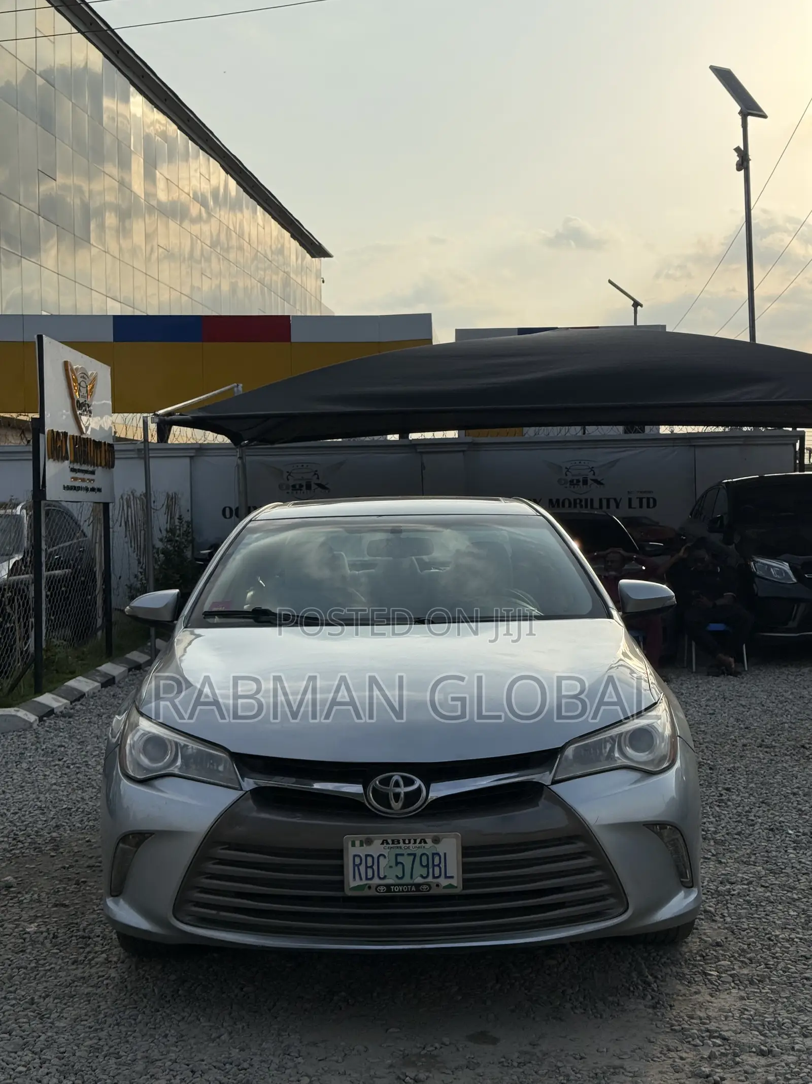 Toyota Camry XLE 4dr Sedan (2.5L 4cyl 6A) 2016 Silver