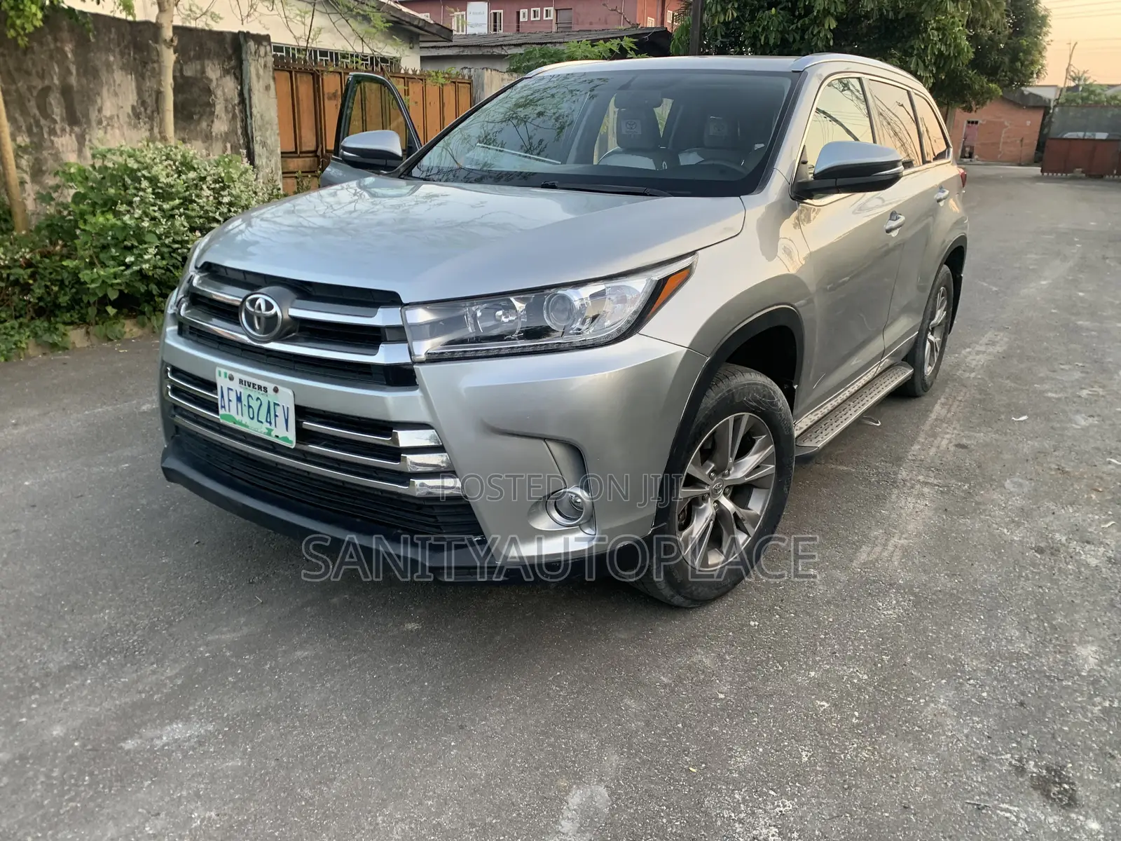 Toyota Highlander XLE 4dr SUV (3.5L 6cyl 6A) 2015 Silver