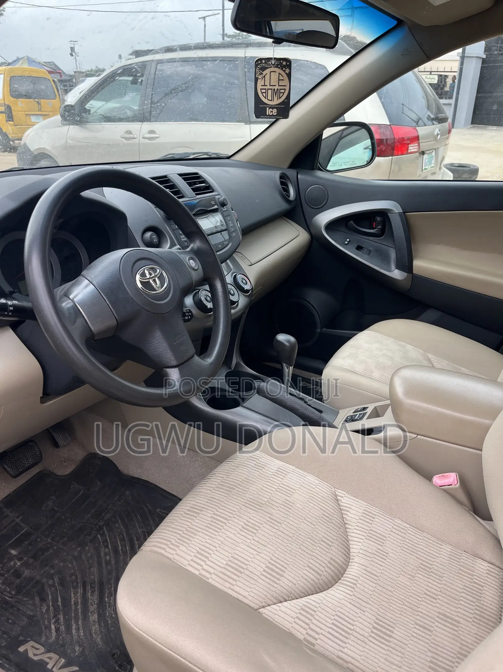 Toyota RAV4 2010 Gold