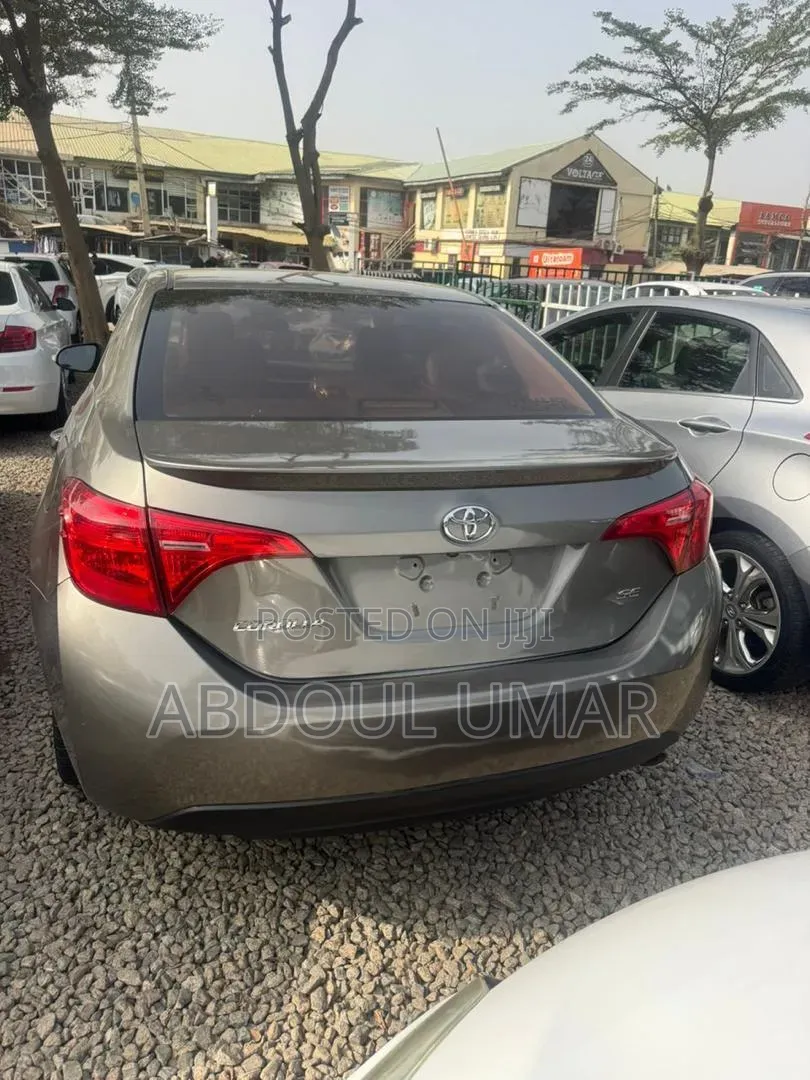 Toyota Corolla SE 4dr Sedan (1.8L 4cyl CVT) 2017 Gray
