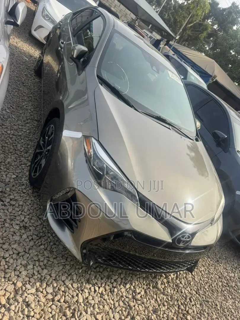 Toyota Corolla SE 4dr Sedan (1.8L 4cyl CVT) 2017 Gray