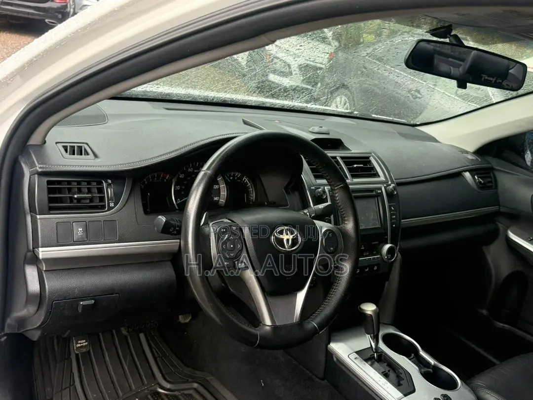 Toyota Camry SE 4dr Sedan (2.5L 4cyl 6A) 2012 White