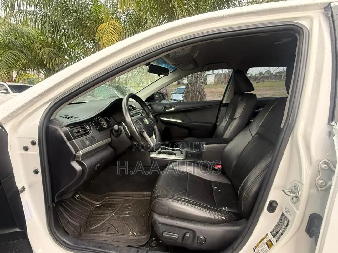 Toyota Camry SE 4dr Sedan (2.5L 4cyl 6A) 2012 White