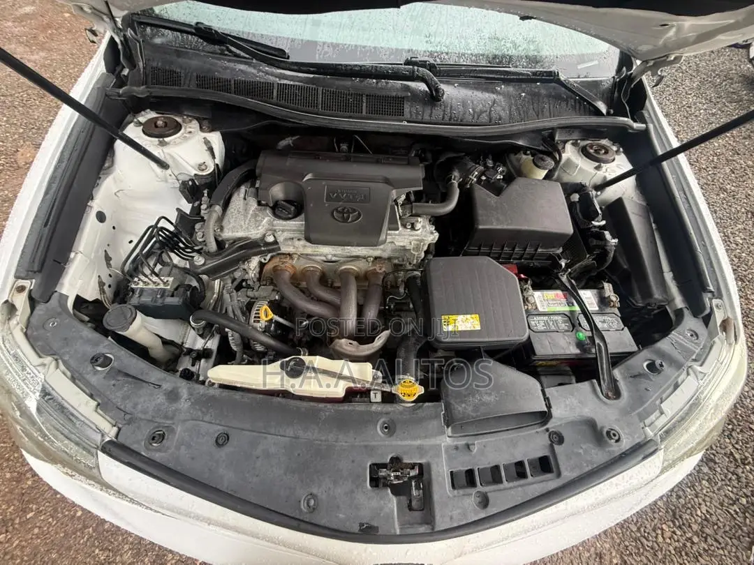 Toyota Camry SE 4dr Sedan (2.5L 4cyl 6A) 2012 White