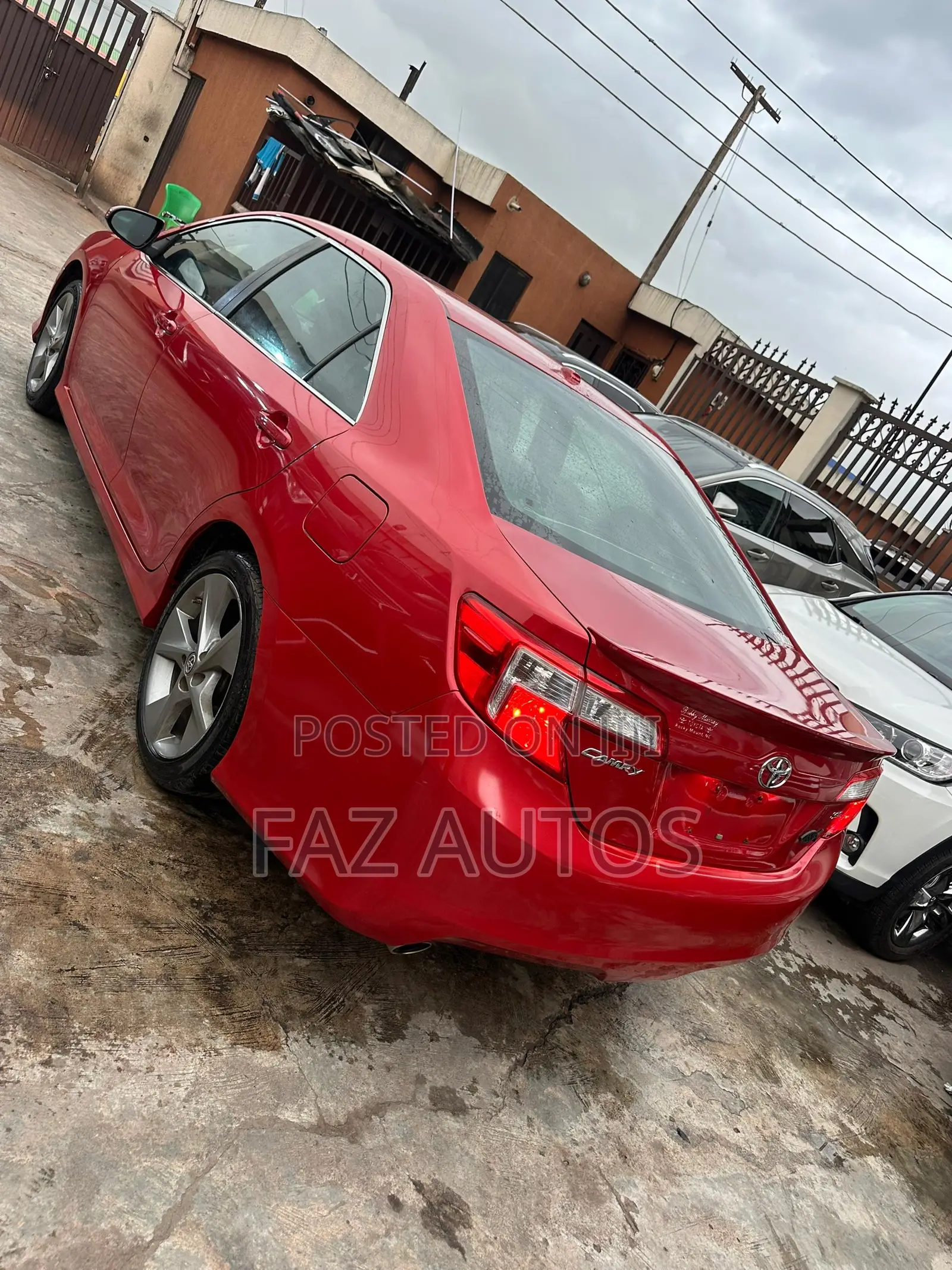 Toyota Camry SE V6 4dr Sedan (3.5L 6cyl 6A) 2013 Red