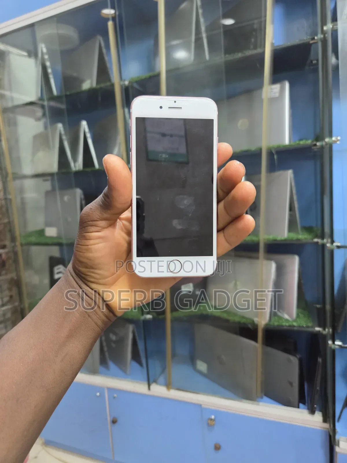 Apple iPhone 6s 16 GB Gold
