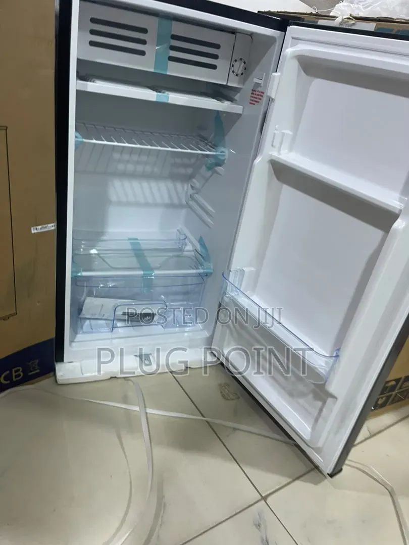 Royal 105l Compact Refrigerator With Adjustable Shelves
