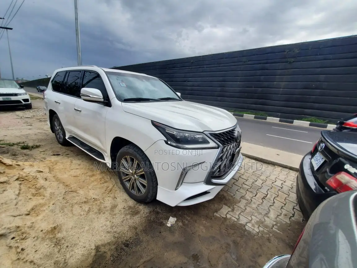 Lexus LX 570 (5 seats) AWD 2017 White