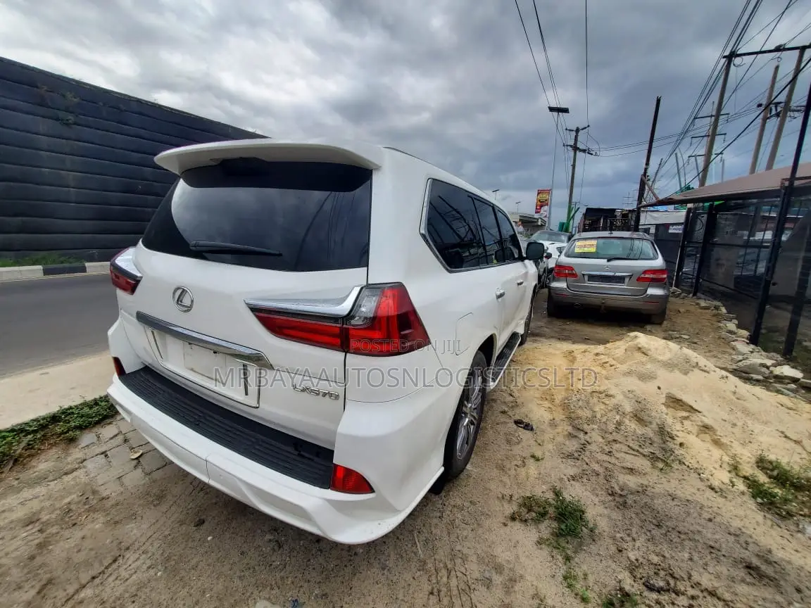 Lexus LX 570 (5 seats) AWD 2017 White