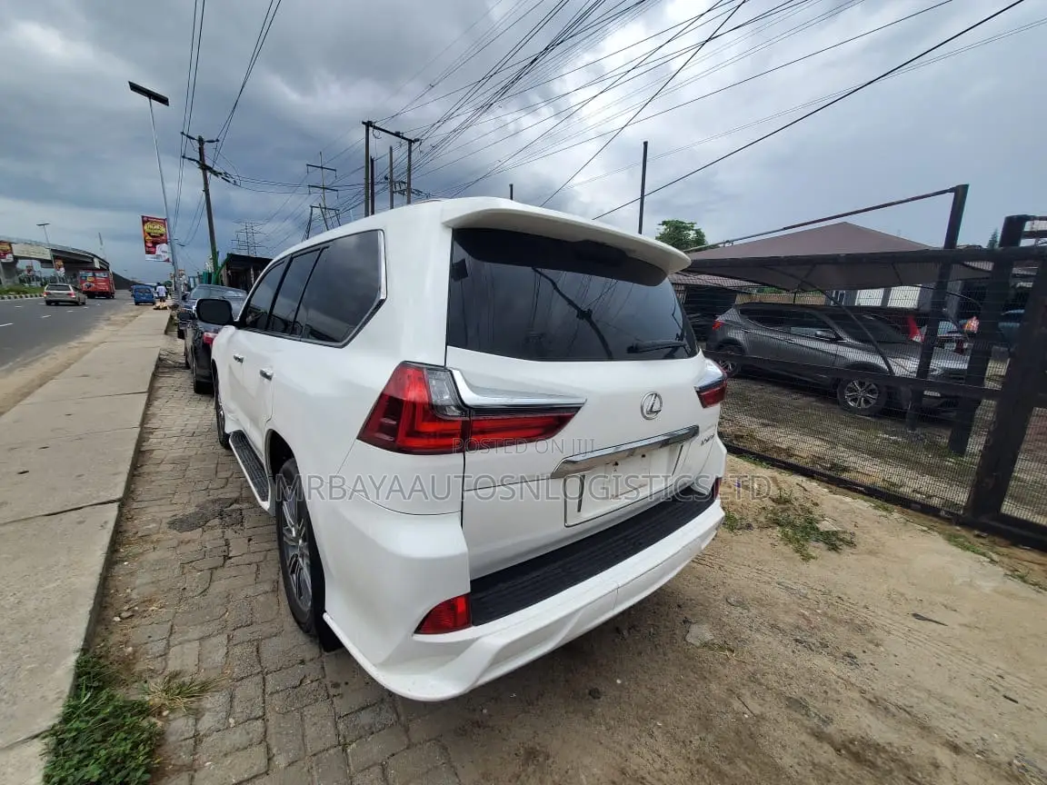 Lexus LX 570 (5 seats) AWD 2017 White