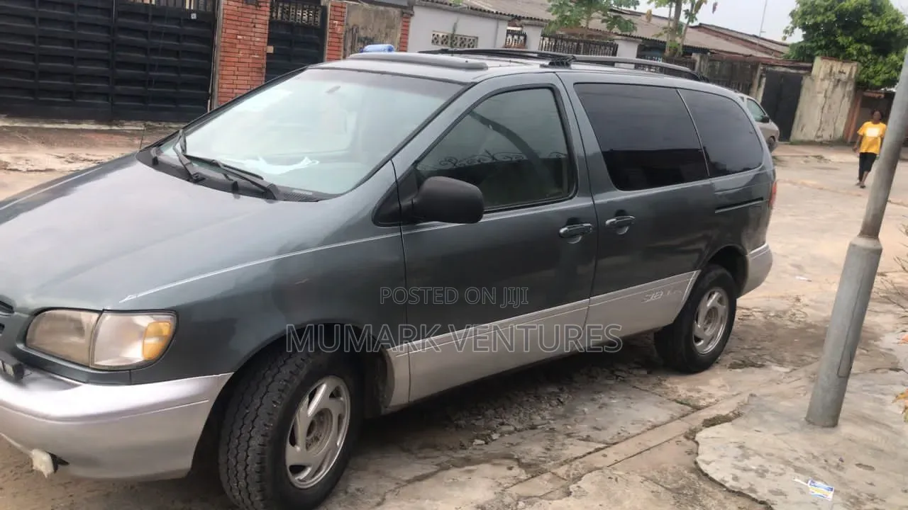 Toyota Sienna 2001 Gray