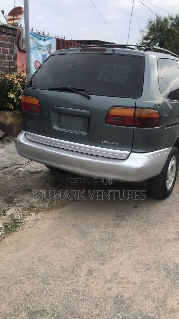 Toyota Sienna 2001 Gray