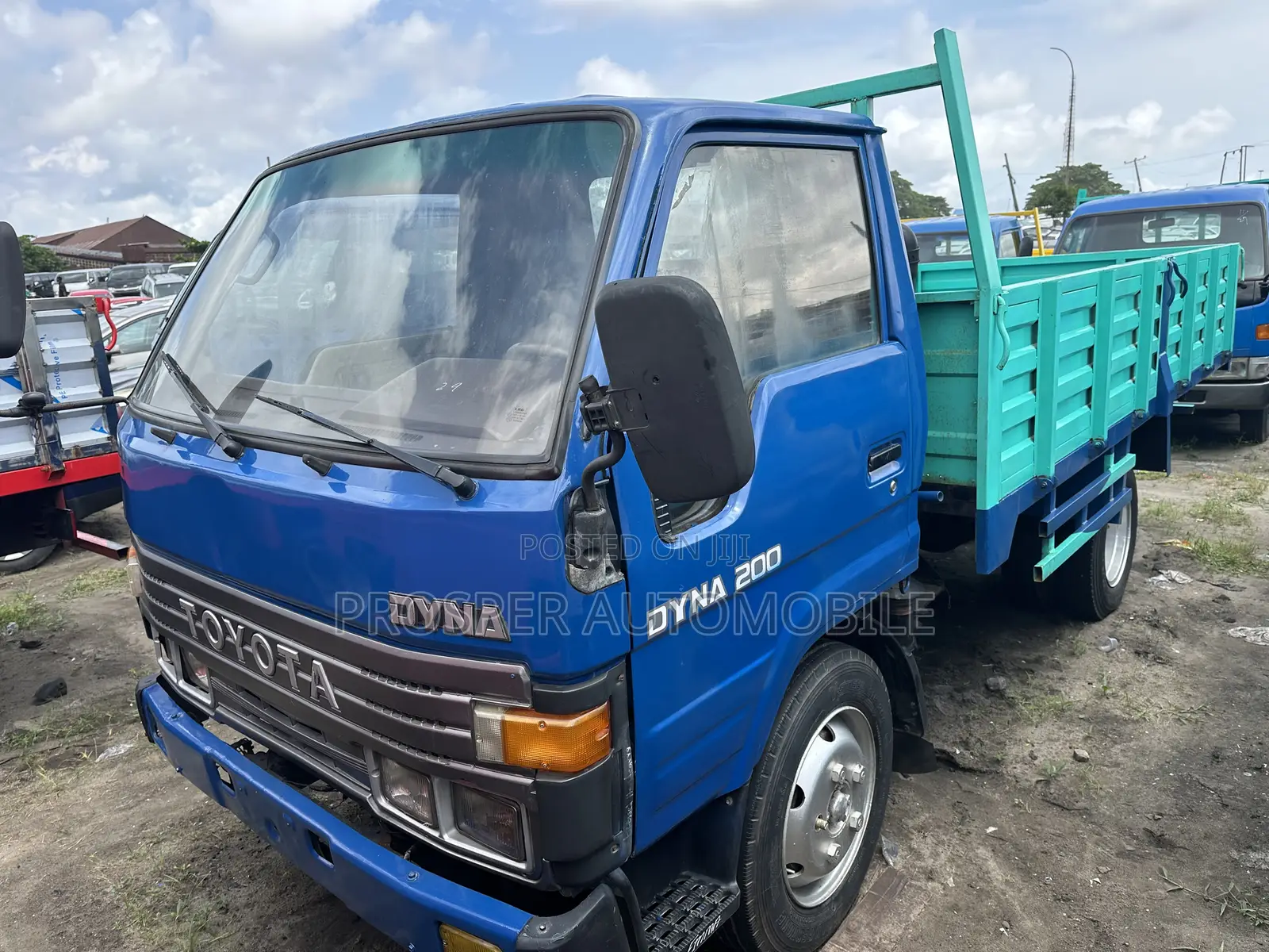 Toyota Dyna 200 Old Model Face