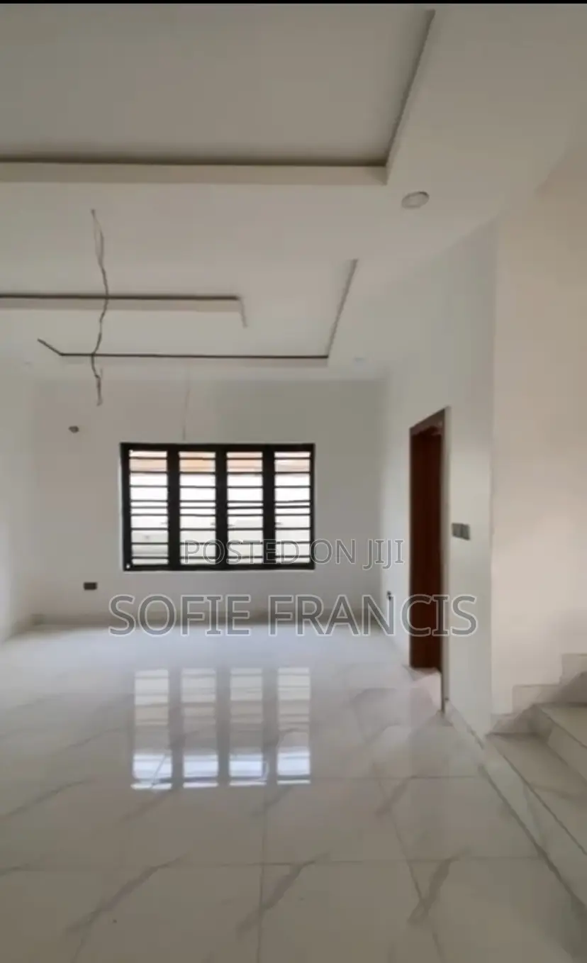 3bdrm Duplex in Vgc for rent