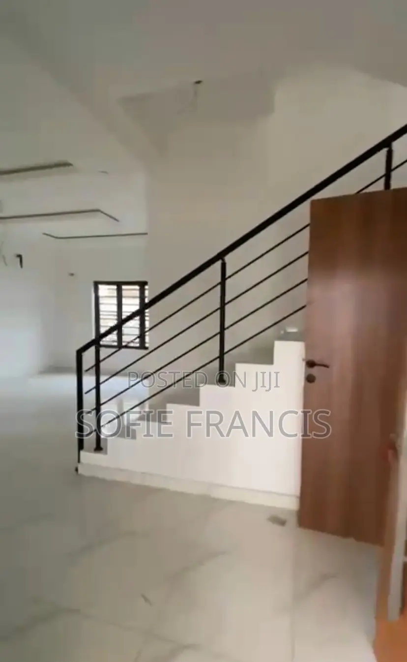 3bdrm Duplex in Vgc for rent