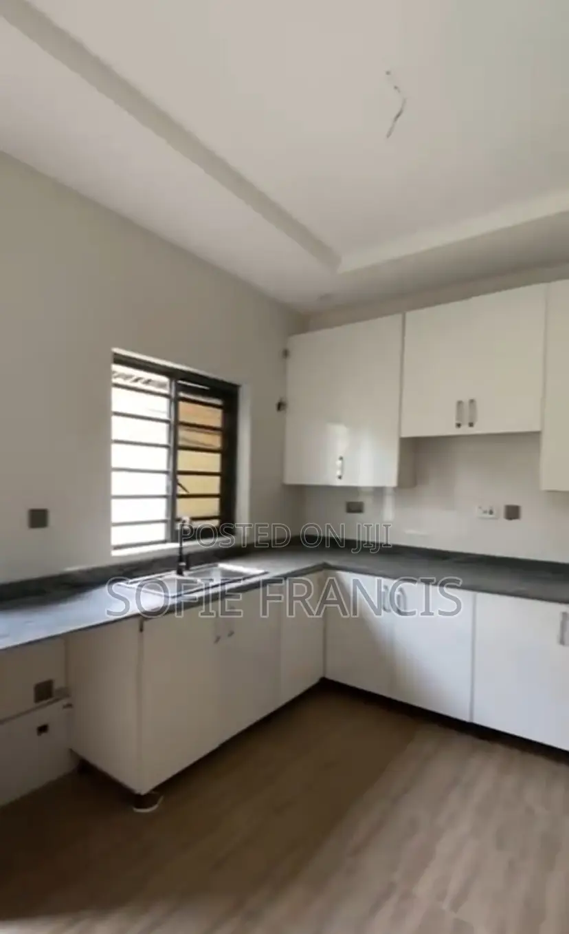 3bdrm Duplex in Vgc for rent