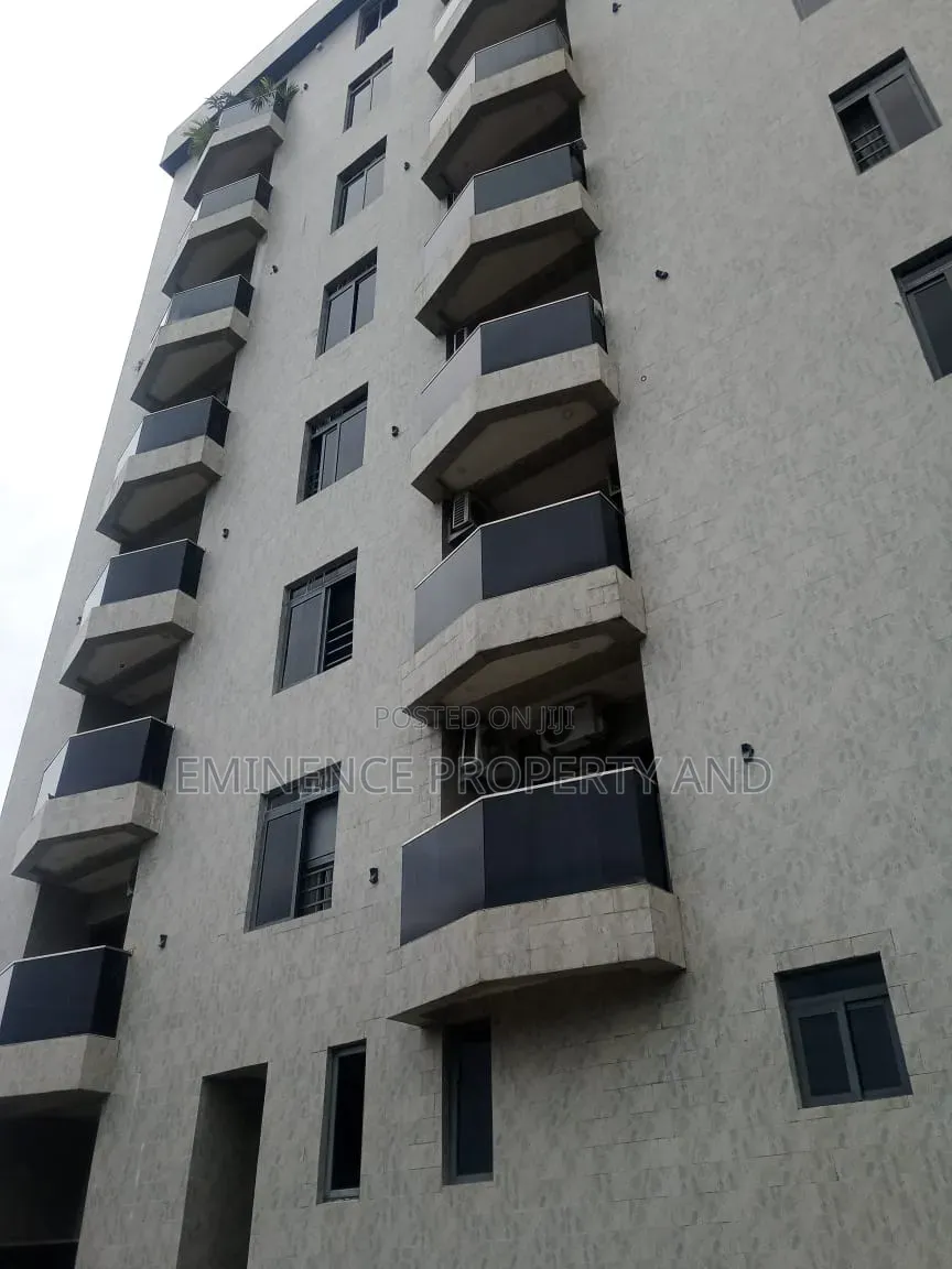 3bdrm Penthouse in Adeola Odeku for rent