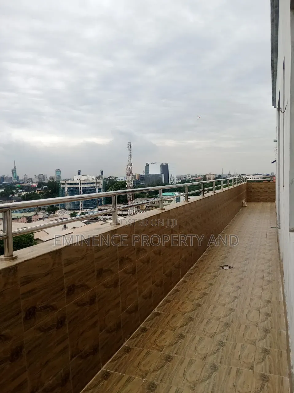 3bdrm Penthouse in Adeola Odeku for rent