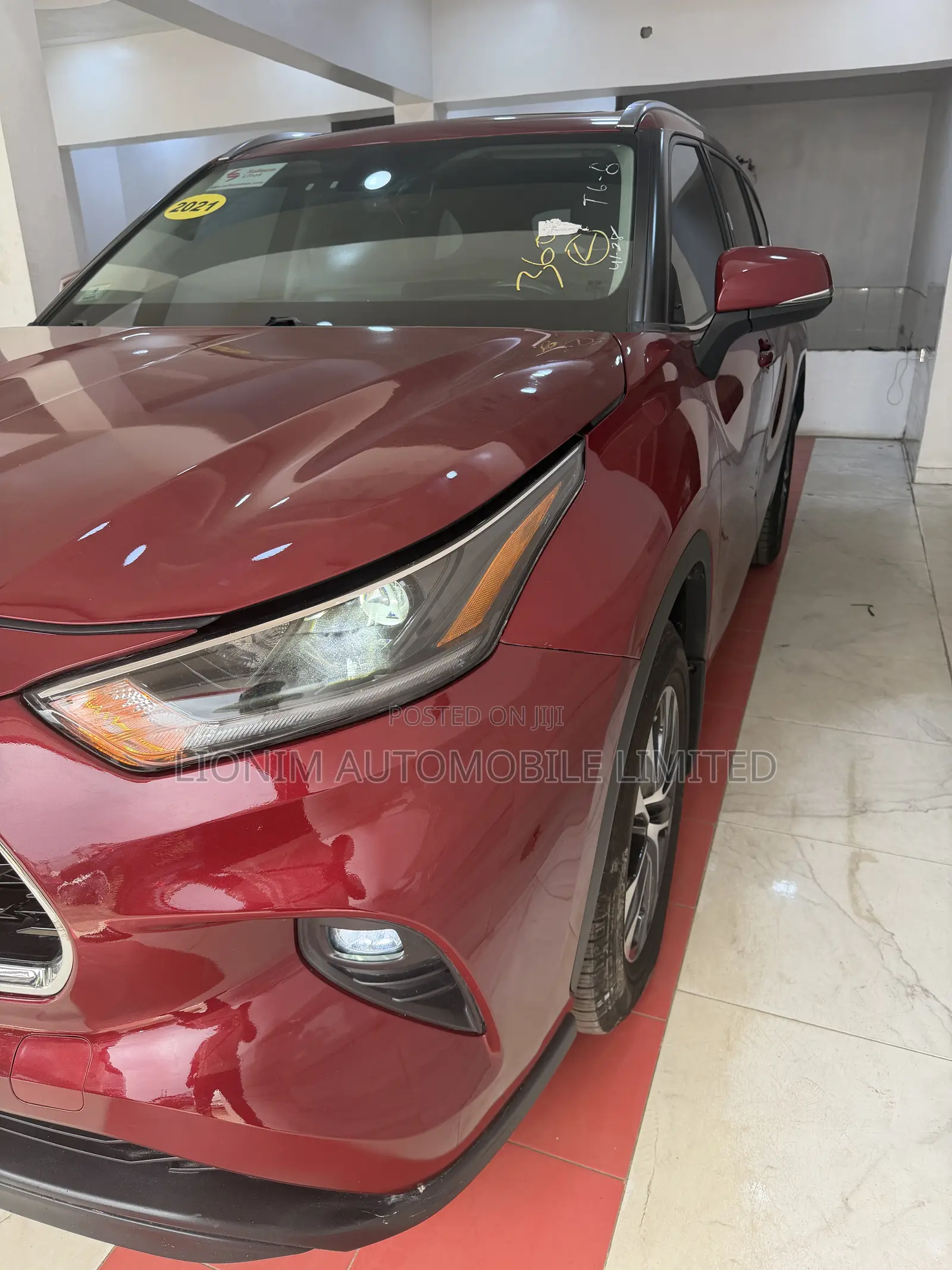 Toyota Highlander XLE 2021 Burgundy