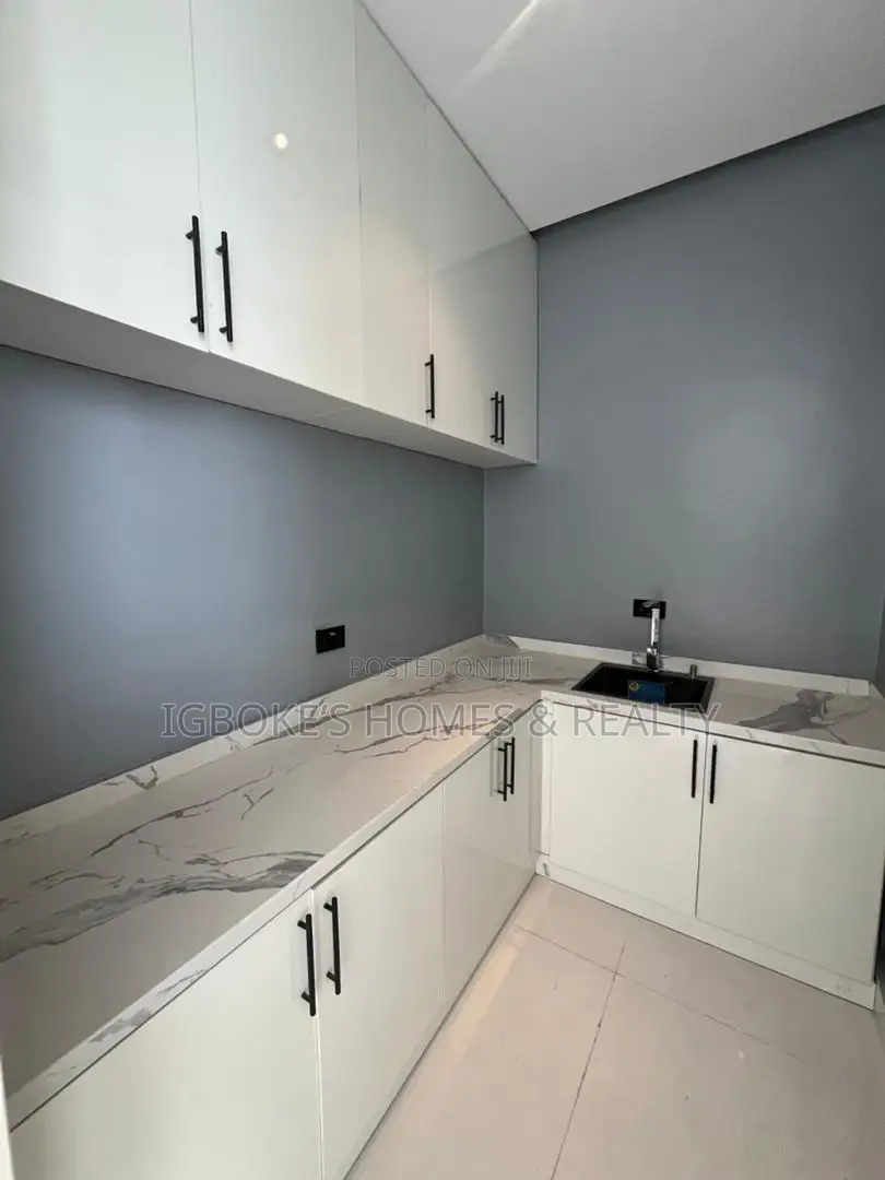 Furnished 5bdrm Duplex in Lekki Phase 1 for sale