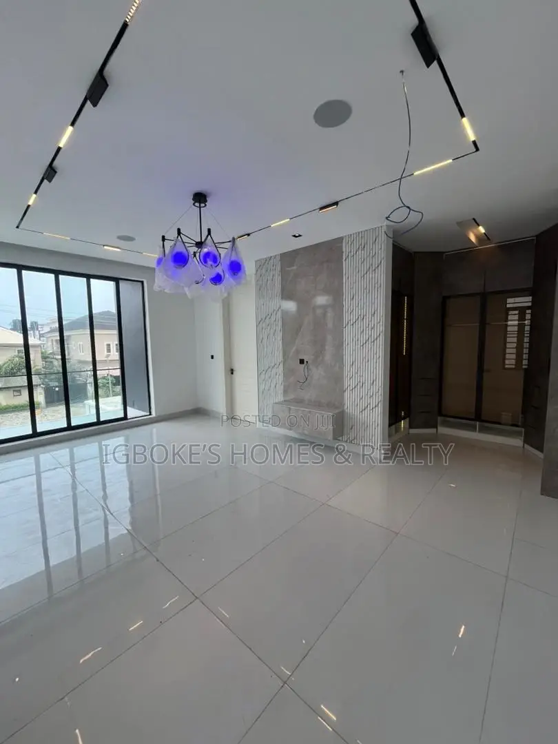 Furnished 5bdrm Duplex in Lekki Phase 1 for sale