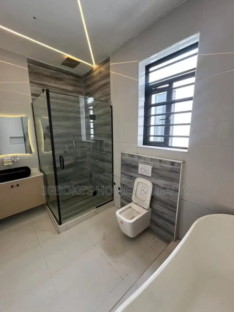 Furnished 5bdrm Duplex in Lekki Phase 1 for sale