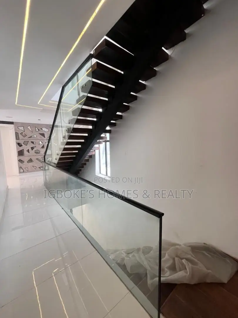 Furnished 5bdrm Duplex in Lekki Phase 1 for sale