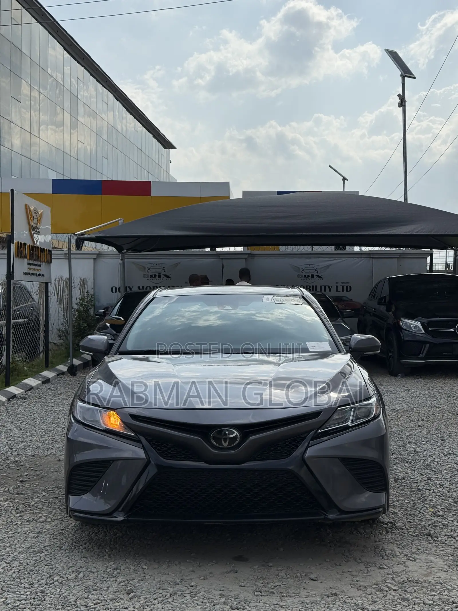 Toyota Camry SE FWD (2.5L 4cyl 8AM) 2018 Gray