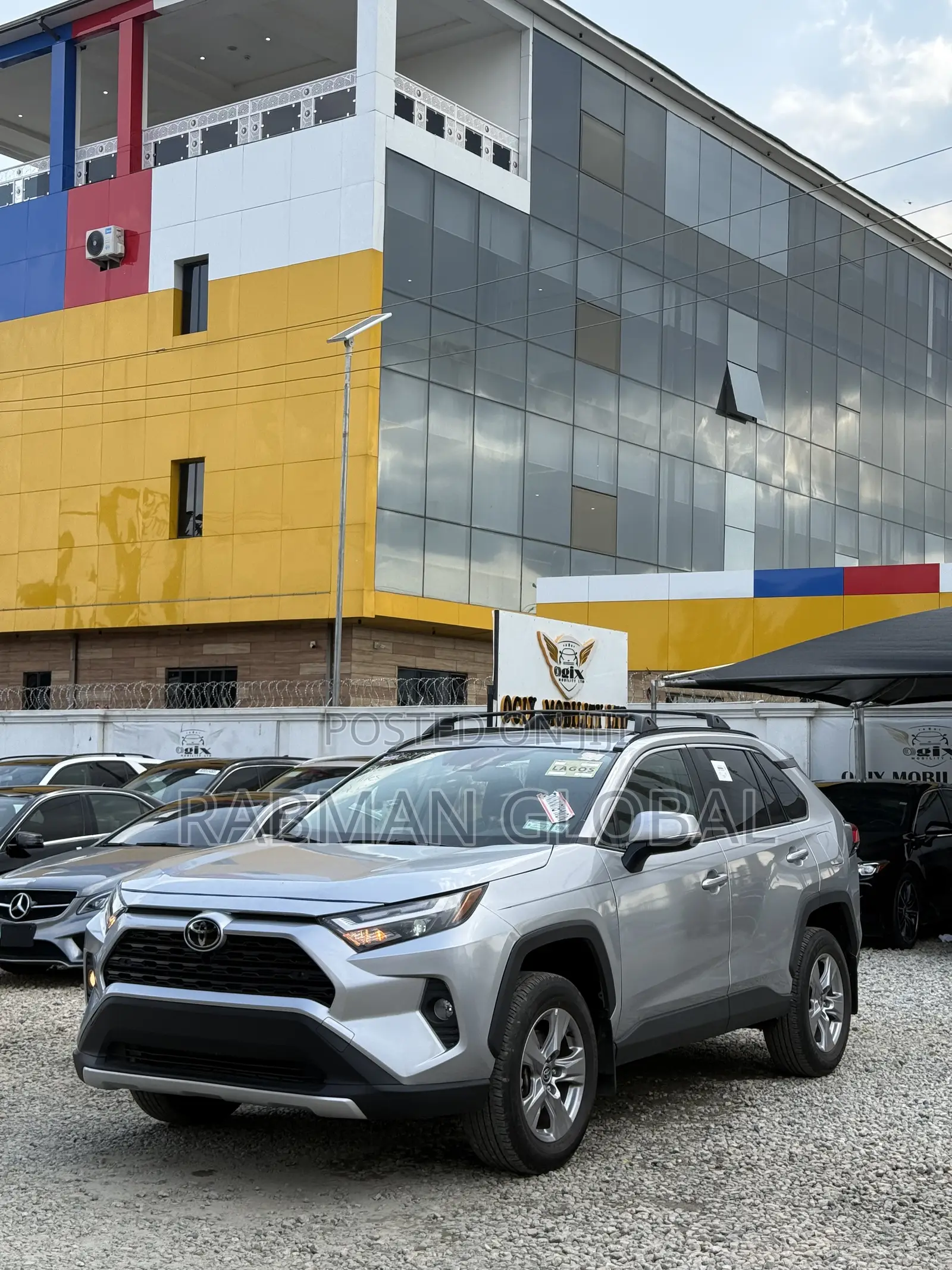 Toyota RAV4 XLE Premium 2025 Gray
