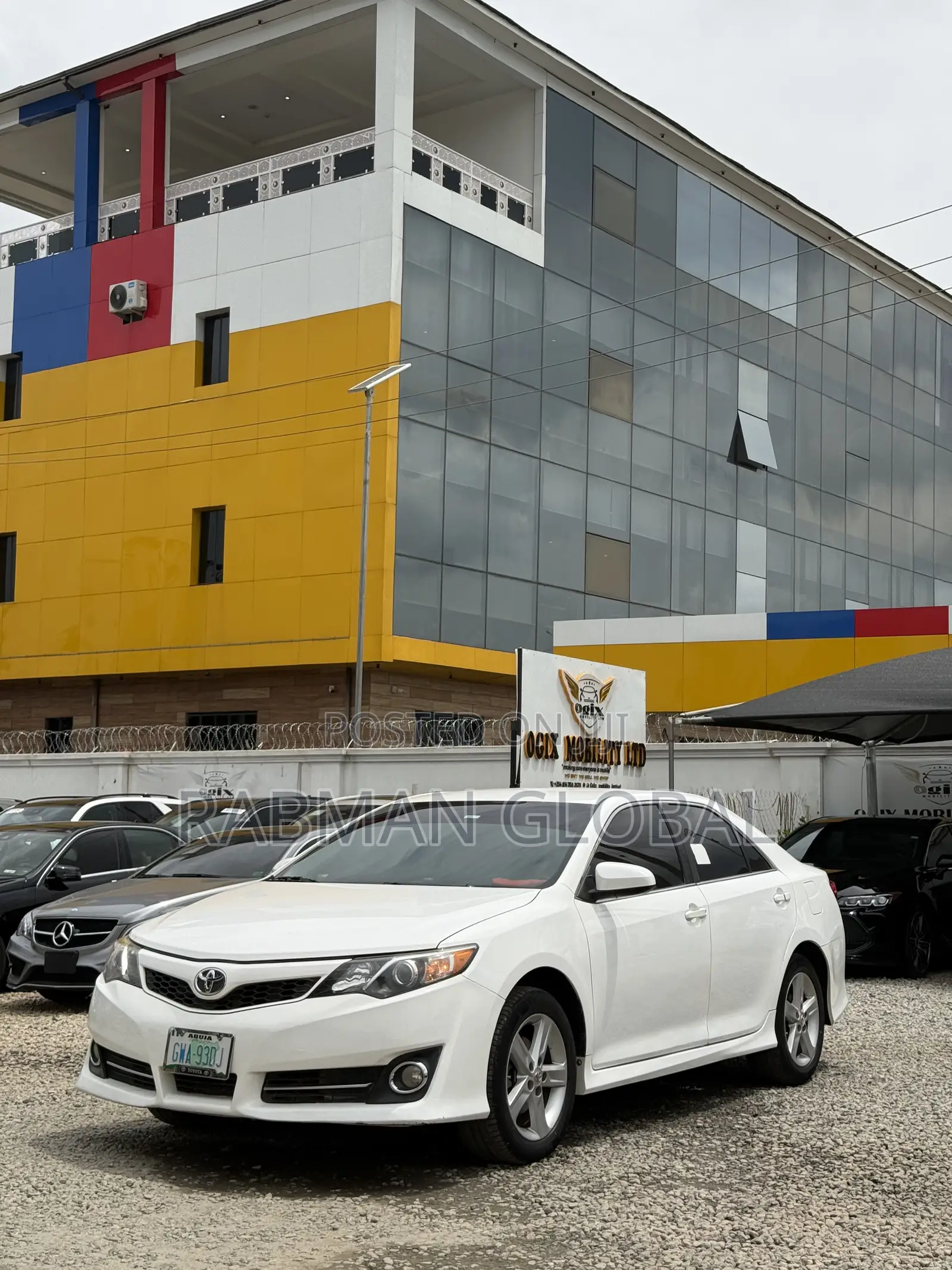Toyota Camry SE 4dr Sedan (2.5L 4cyl 6A) 2013 White