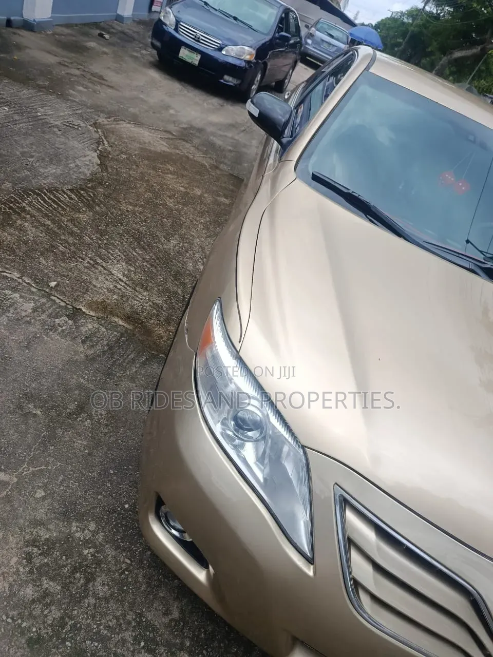 Toyota Camry 2011 Gold