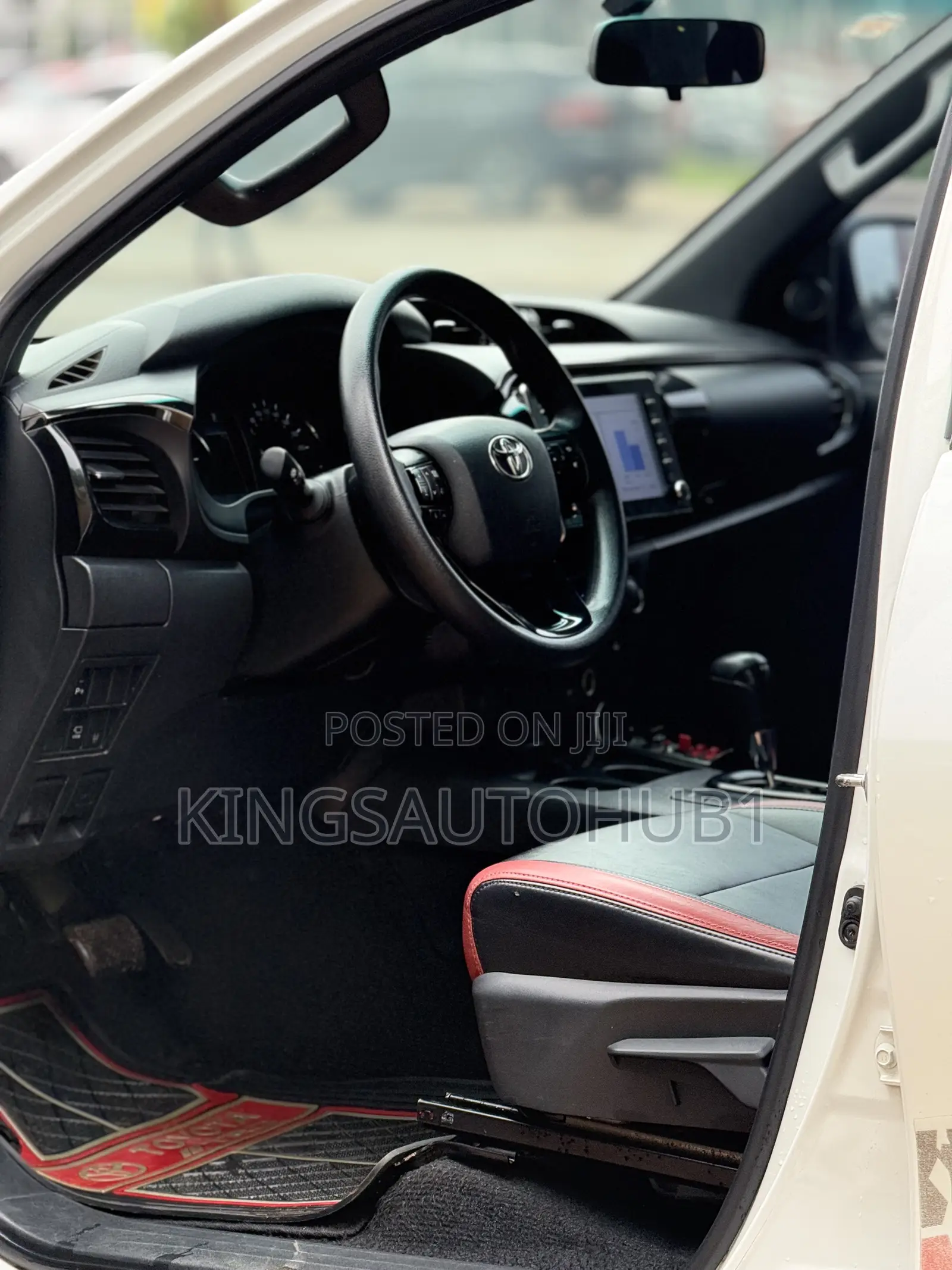 Toyota Hilux 2022 White