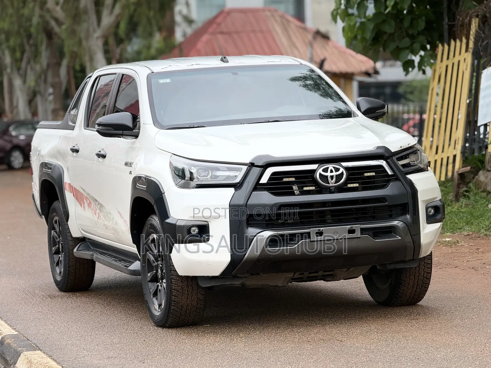 Toyota Hilux 2022 White