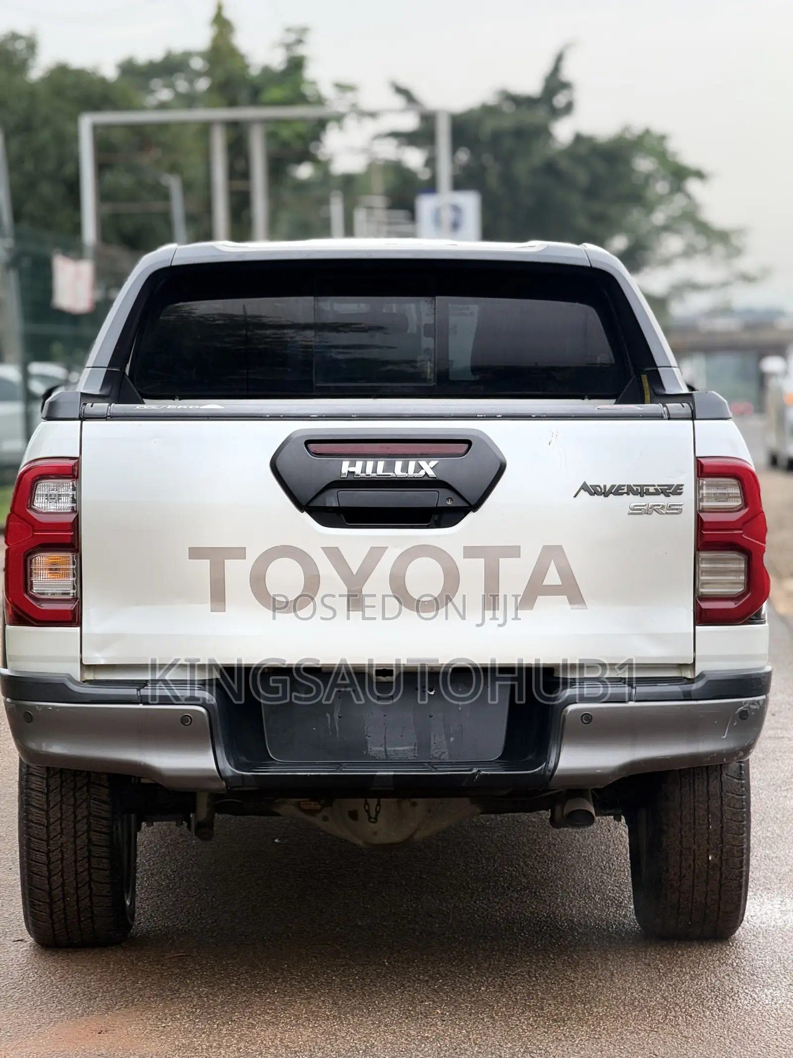 Toyota Hilux 2022 White