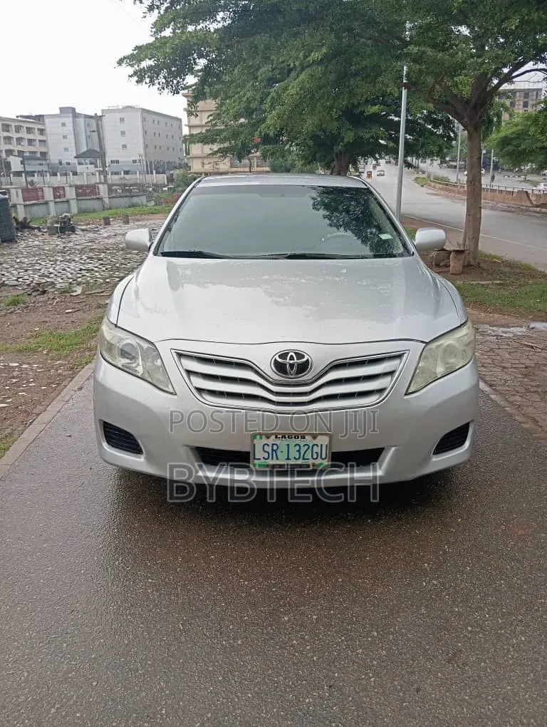 Toyota Camry LE 4dr Sedan (2.5L 4cyl 6AM) 2010 Silver