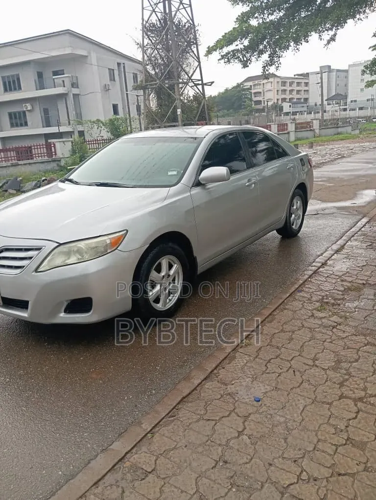 Toyota Camry LE 4dr Sedan (2.5L 4cyl 6AM) 2010 Silver