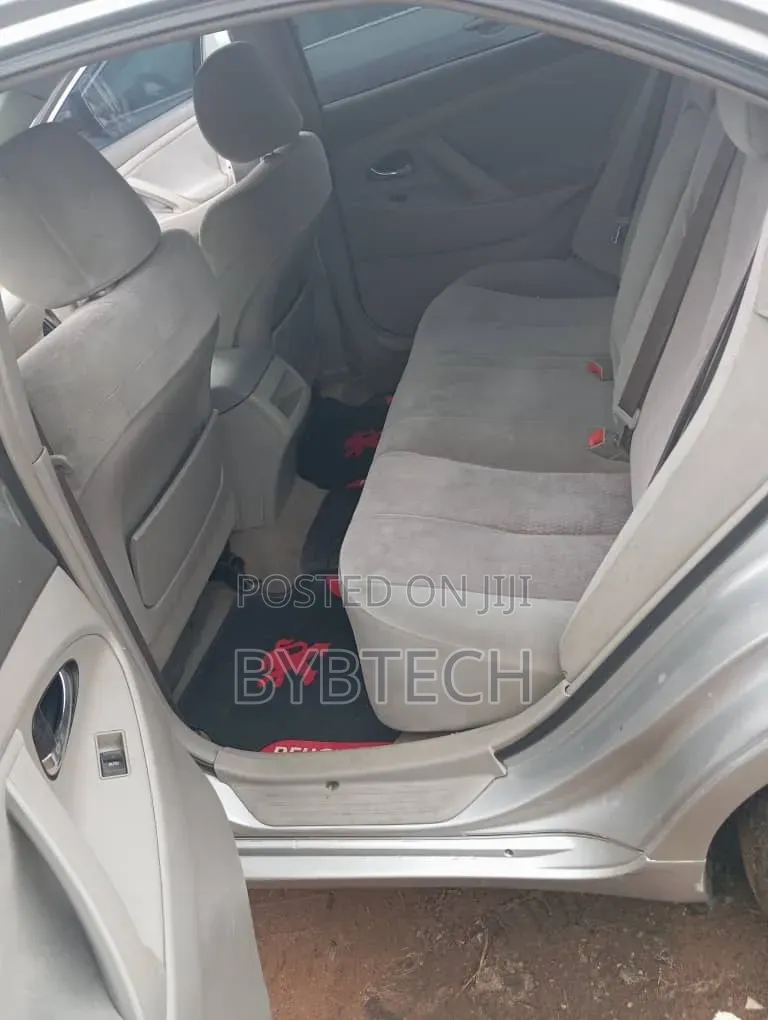 Toyota Camry LE 4dr Sedan (2.5L 4cyl 6AM) 2010 Silver