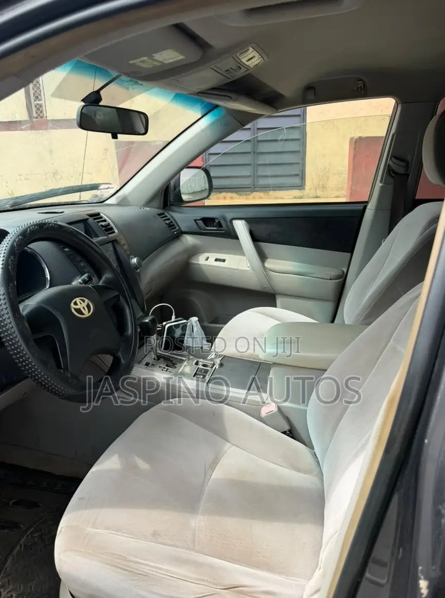 Toyota Highlander 2010 Gray