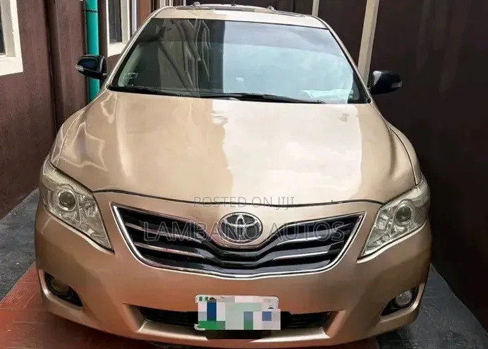 Toyota Camry 2011 Gold