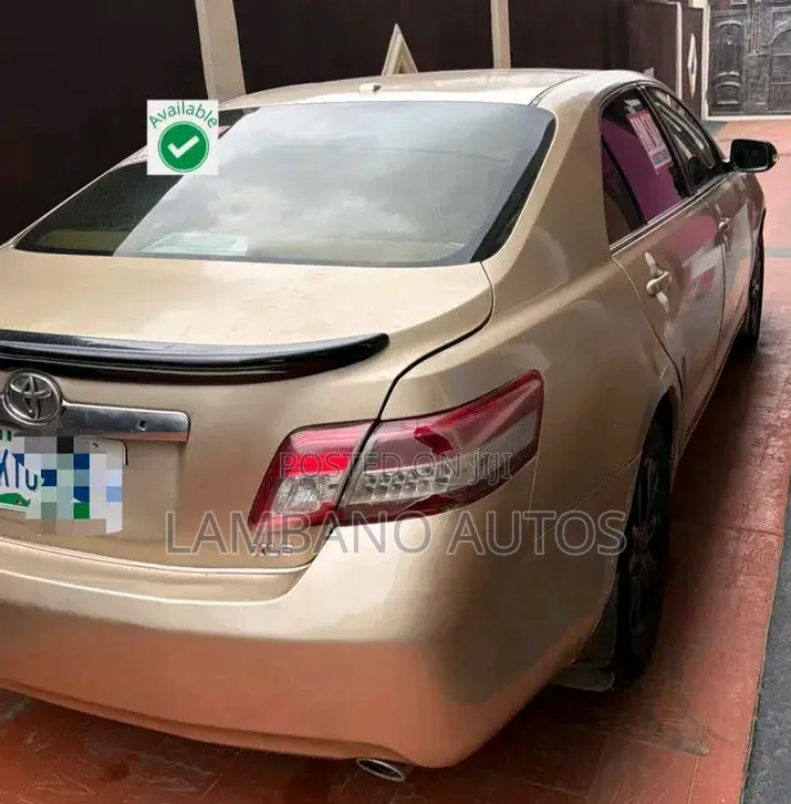 Toyota Camry 2011 Gold